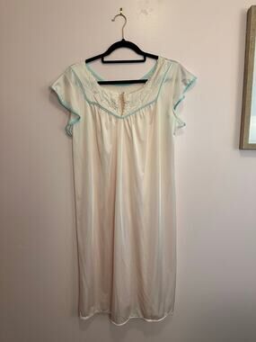 Glencraft Lingerie Vintage Nylon Cream Nightgown Medium
